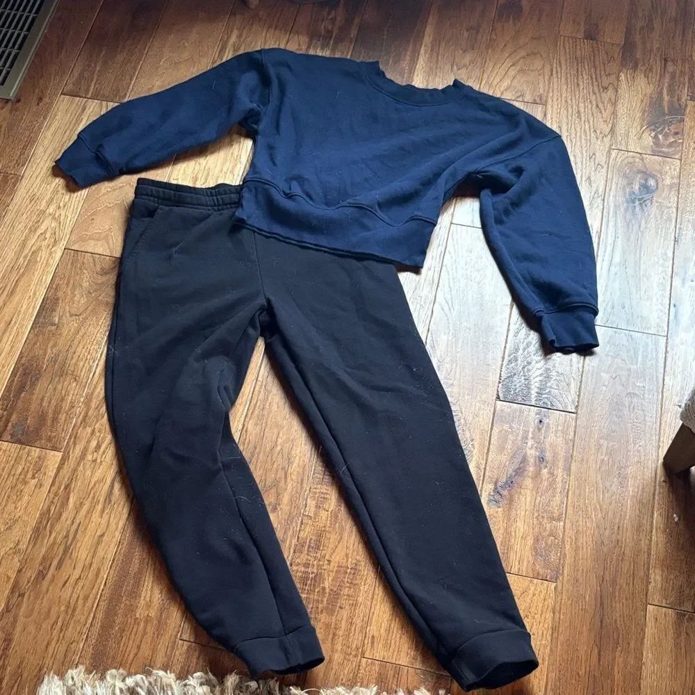 Navy Blue Crop Sweatshirt and Black Joggers Set